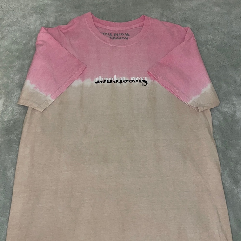 Ariana Grande t-shirt